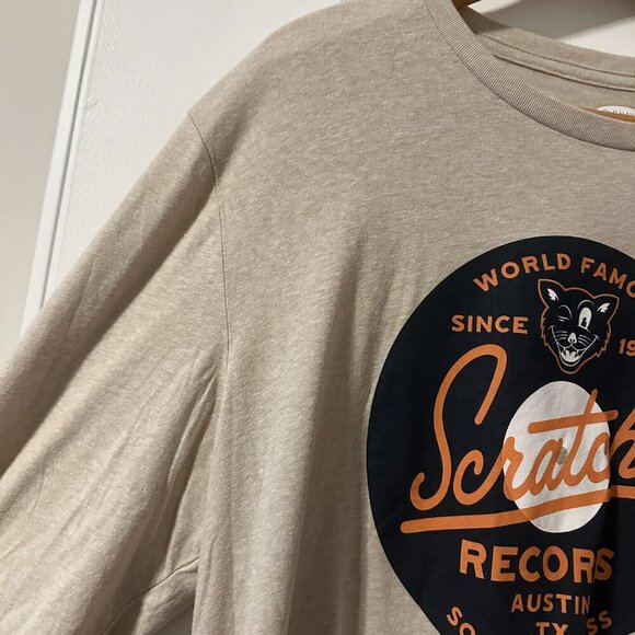 Old Navy Scratch’s Records Tan Long Sleeve Top Men’s Size XL NWOT Austin Texas - Picture 5 of 15